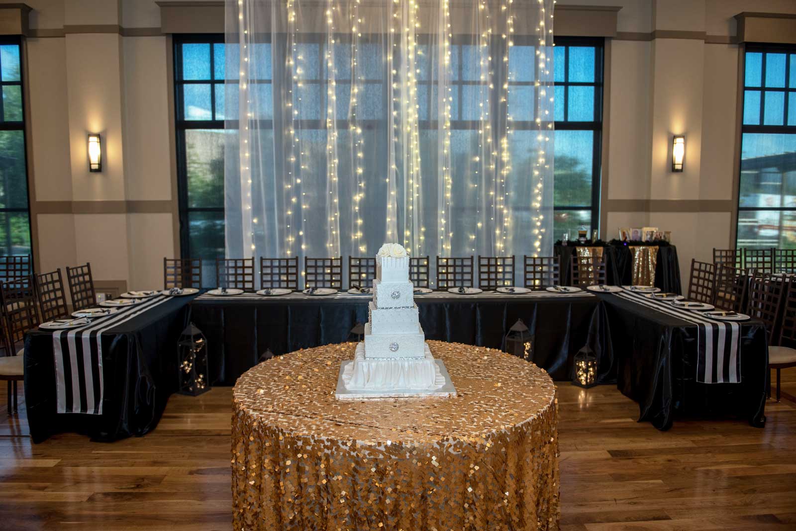 photo of wedding cake at The Ark in Katy
