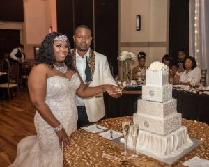 bride and groom cut the cake at The Ark in Katy